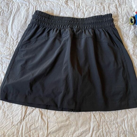 Athleta Dresses & Skirts - Athleta Womens Expedition Skirt with shorts